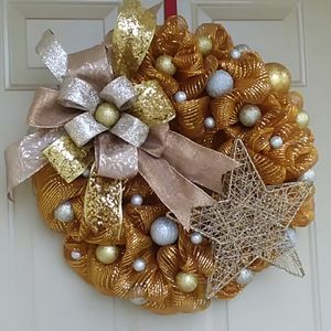 Gold Star Wreath by Wreathy Wonders